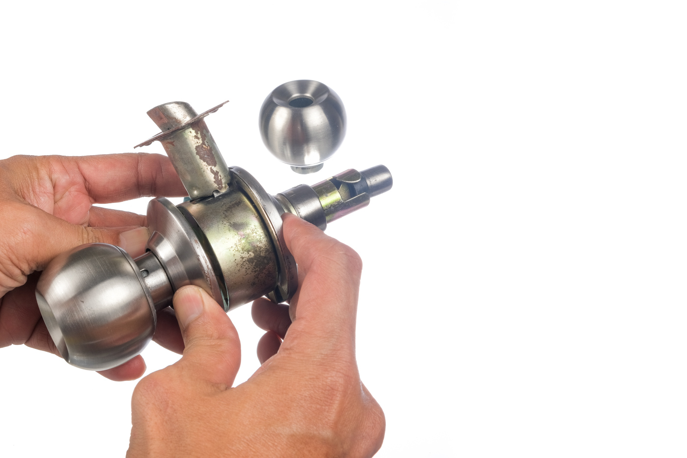Door knob lock showing lock vulnerabilities