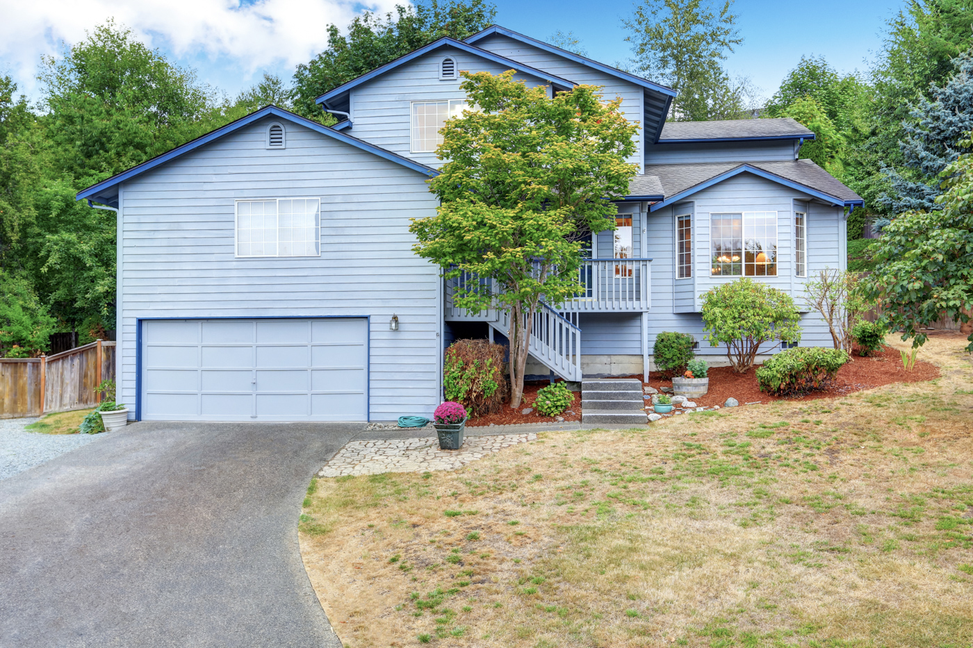 Residential overhead door on Canadian home